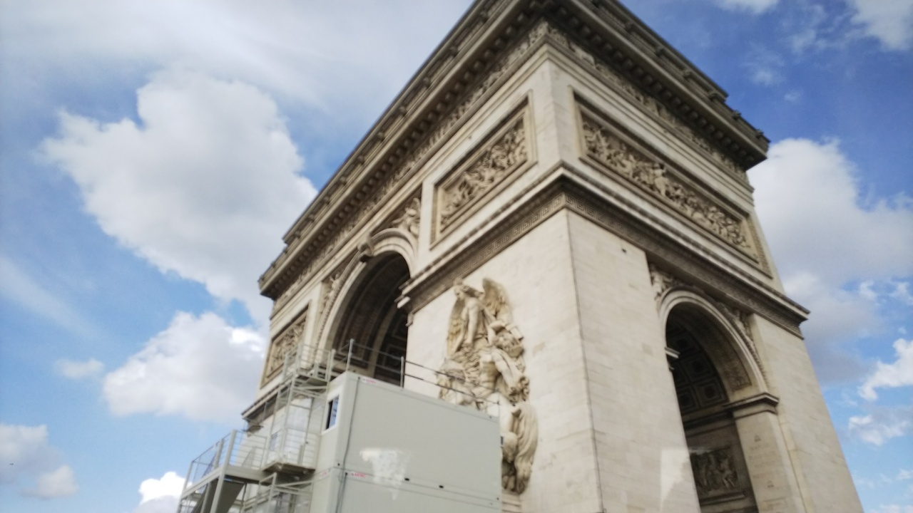 フランスツアー一人旅 4日目 パリ市内車窓観光 5日目 ルーブル美術館まで パリ フランス の旅行記 ブログ By サロブラさん フォートラベル