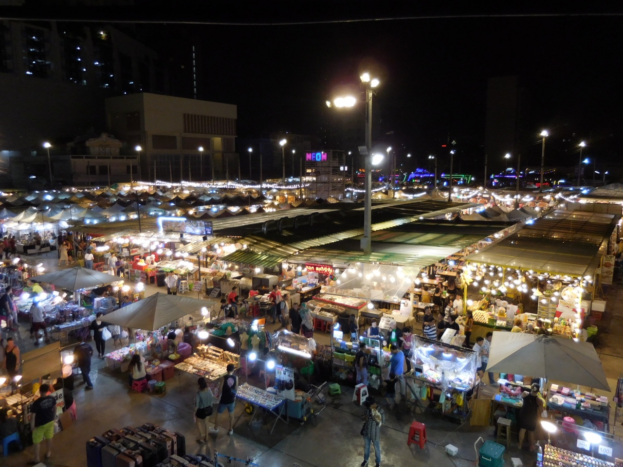 初めてタイを訪れた その１ 羽田空港 バンコク タラートネオン夜市 バンコク タイ の旅行記 ブログ By Kenさん フォートラベル