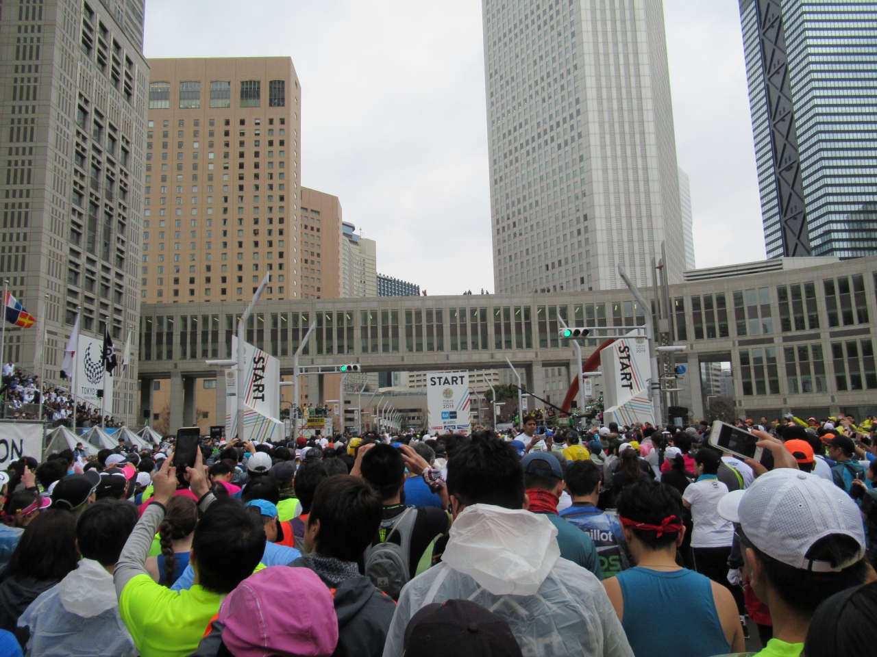18 東京マラソン新コース その2 スタートから10km日本橋まで 新宿 東京 の旅行記 ブログ By Dorompaさん フォートラベル 18 東京マラソン新コース その2 スタートから10km日本橋まで 新宿 東京 の旅行記 ブログ By Dorompaさん フォートラベル