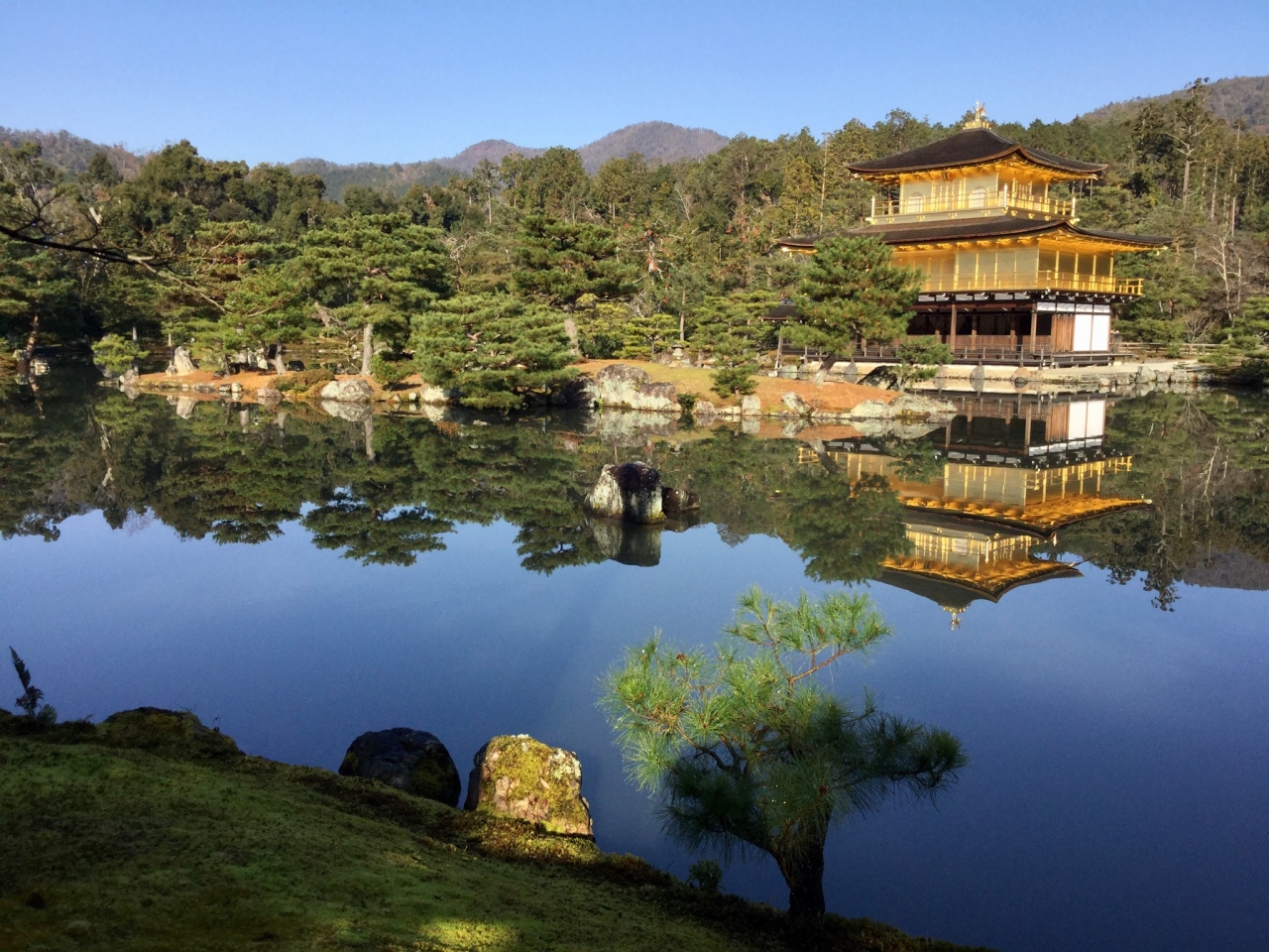 師走は逆に穴場なの 今まで訪れた中でいちばん静寂で美しい金閣寺に出会えた 今出川 北大路 北野 京都 の旅行記 ブログ By 豚のしっぽさん フォートラベル