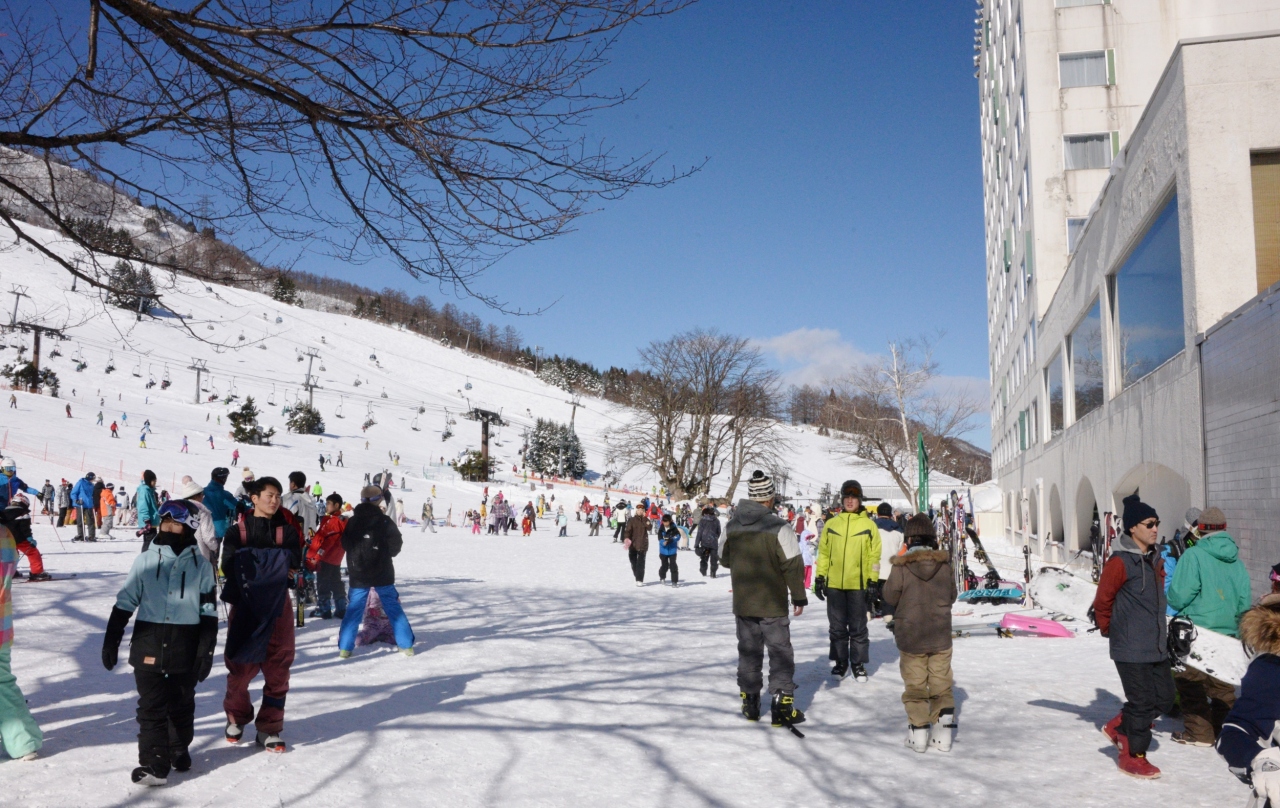 三世代で巡るスキー旅行初日 苗場スキー場は新雪快晴 苗場 新潟県 の旅行記 ブログ By Kirstinorgeさん フォートラベル