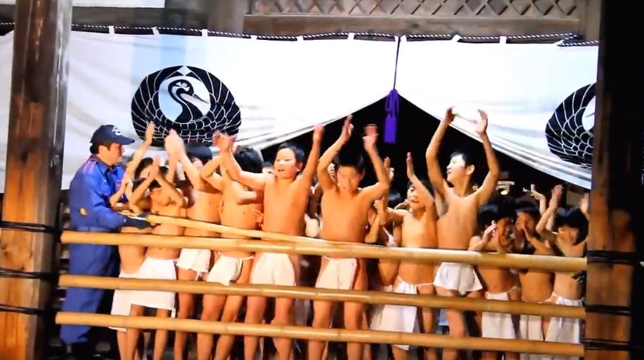 水を被って真冬に裸踊り 法界寺の 裸踊り 修正会 伏見 京都 の旅行記 ブログ By 青によしさん フォートラベル