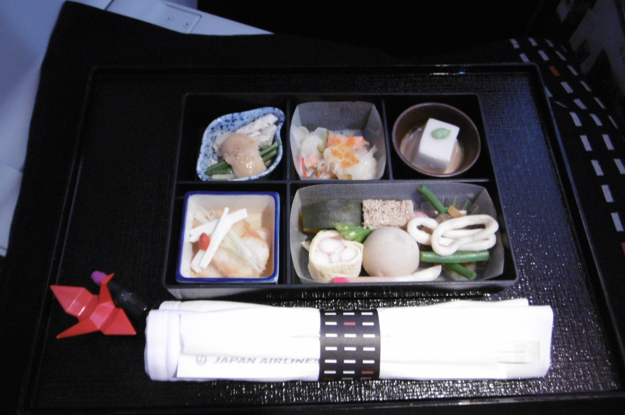 日本航空 Jal ビジネスクラス搭乗記 シンガポール 成田 深夜便はno Thank You 帰路も昼間のフライトで優雅なビジネスクラスを シンガポール シンガポール の旅行記 ブログ By Funasanさん フォートラベル
