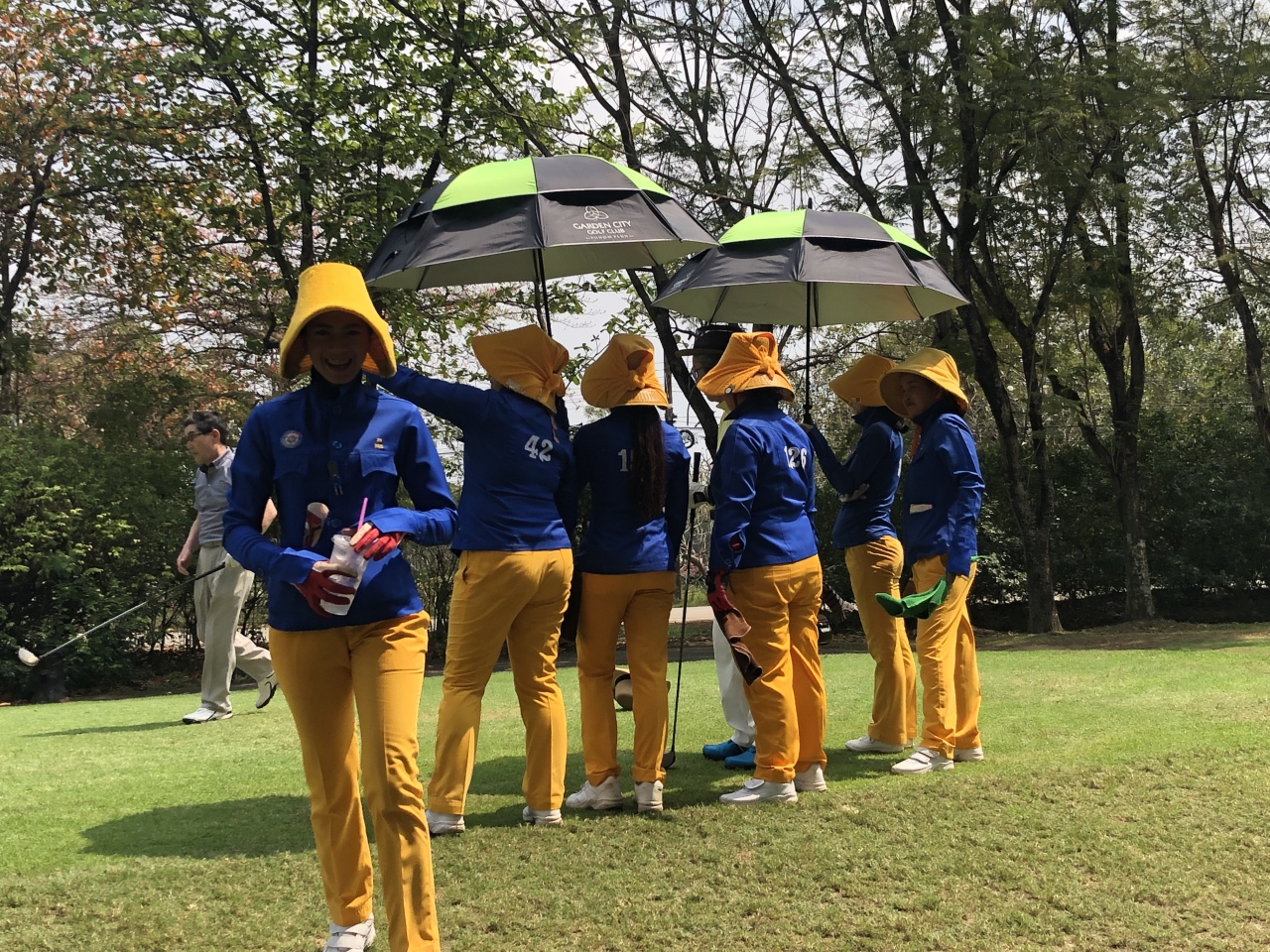 8人のキャディとアンブレラギャル バンコク タイ の旅行記 ブログ By 天才ゴルファーさん フォートラベル