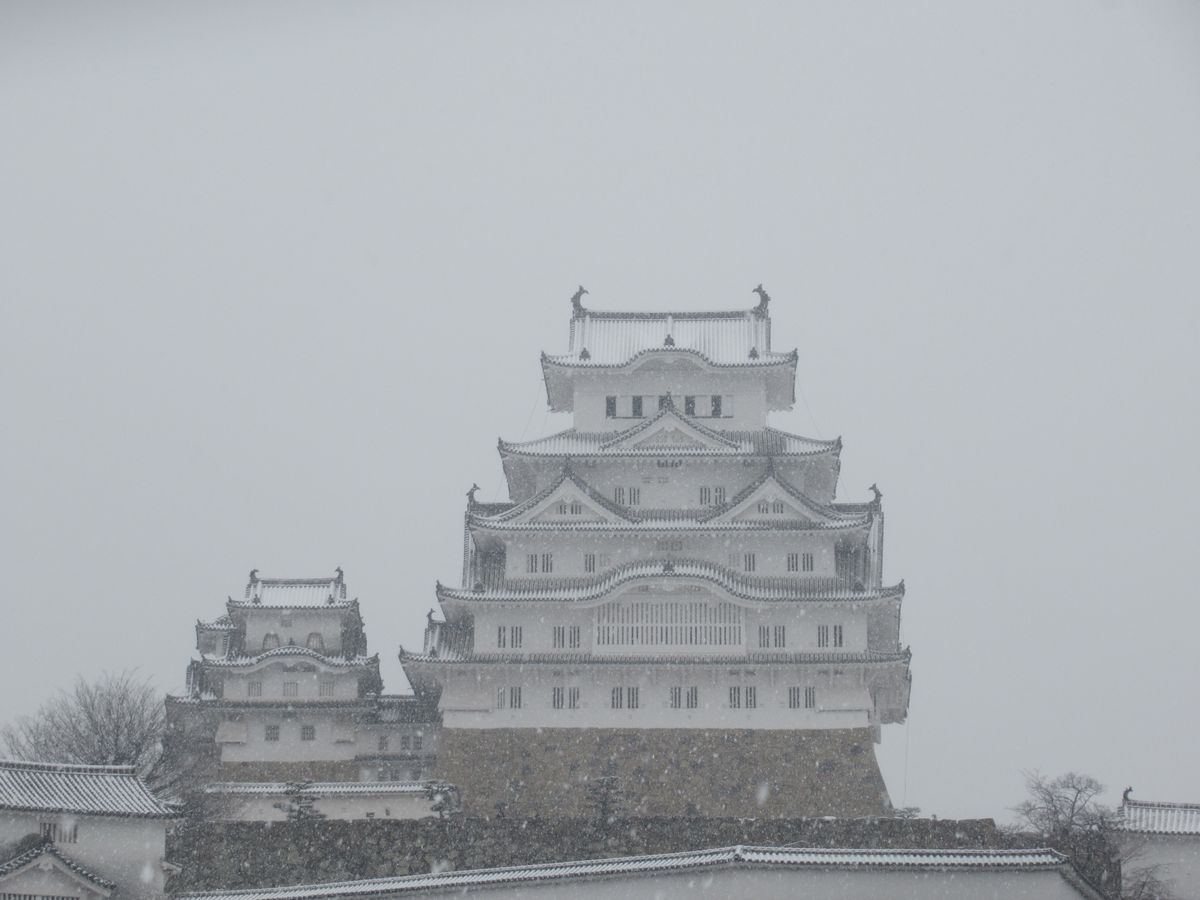 姫路 岡山の旅 ３ 雪の姫路城はとってもレアらしい ラッキーってことかな ｔｖクルーも来てたし 姫路 兵庫県 の旅行記 ブログ By Happinさん フォートラベル