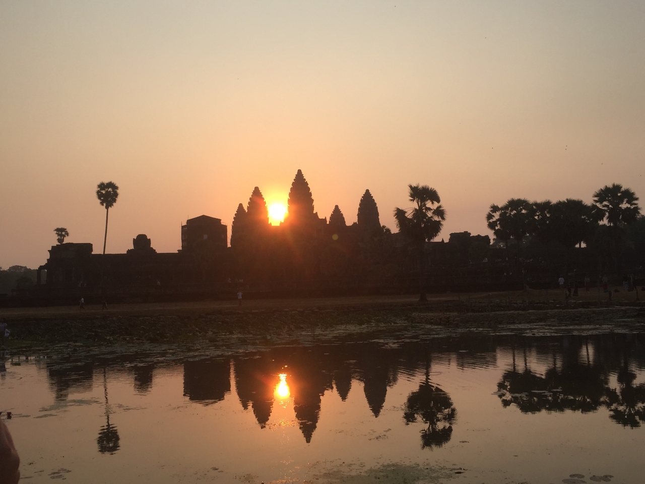 アンコールワット日の出を分遅く鑑賞することをおススメします シェムリアップ カンボジア の旅行記 ブログ By カンボジア日本語ガイドチャイヤさん フォートラベル
