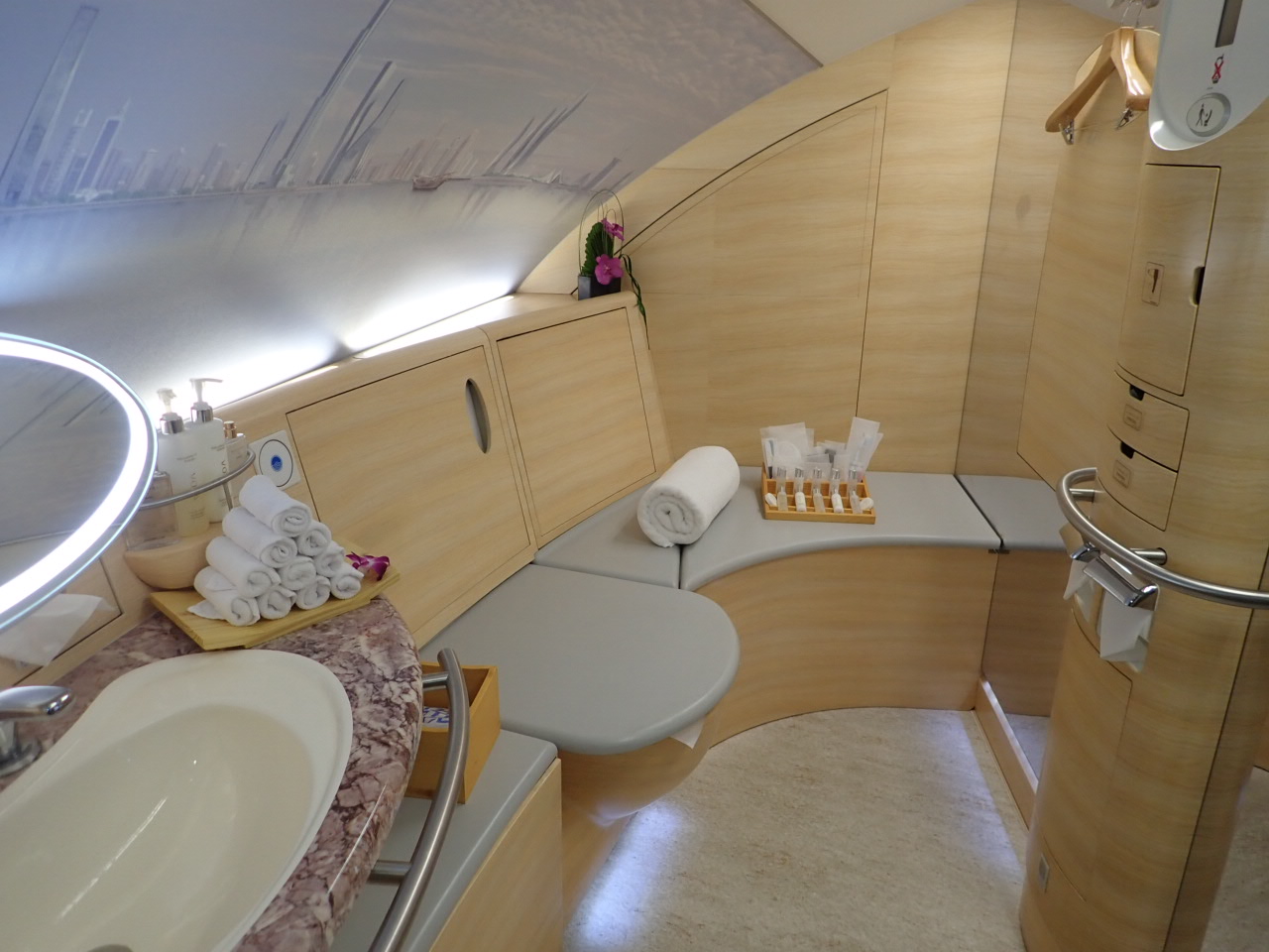 ヘタレの爺さん婆さんの歩かないマルタ エミレーツ航空ファーストクラスa380搭乗記 天空のシャワー セントジュリアンズ マルタ の旅行記 ブログ By Gontaraさん フォートラベル