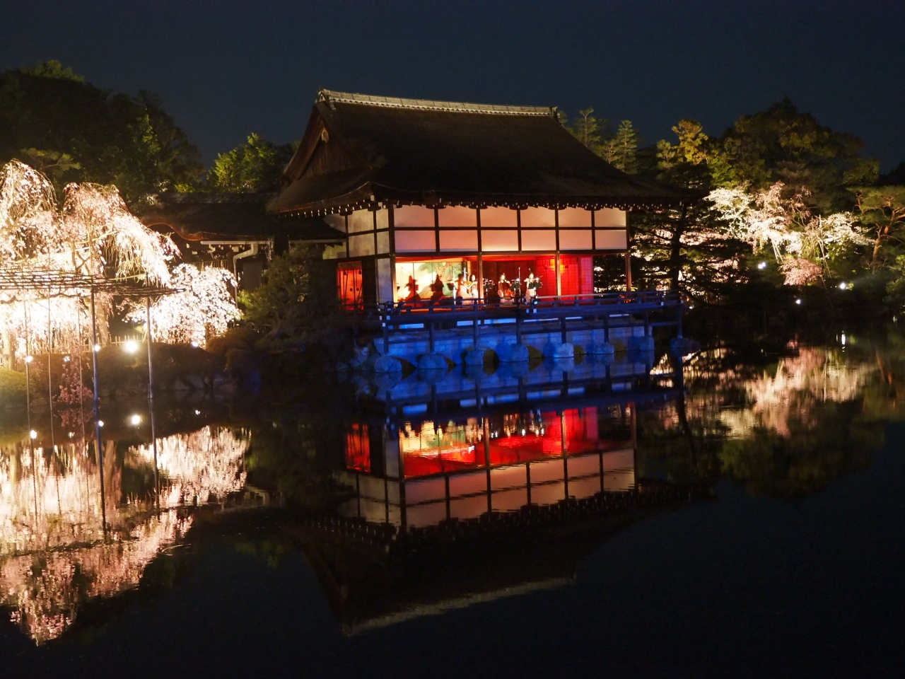 リベンジ京都の旅 平安神宮 平成最後の紅しだれコンサート 下鴨 宝ヶ池 平安神宮 京都 の旅行記 ブログ By Jalan Jalanさん フォー トラベル