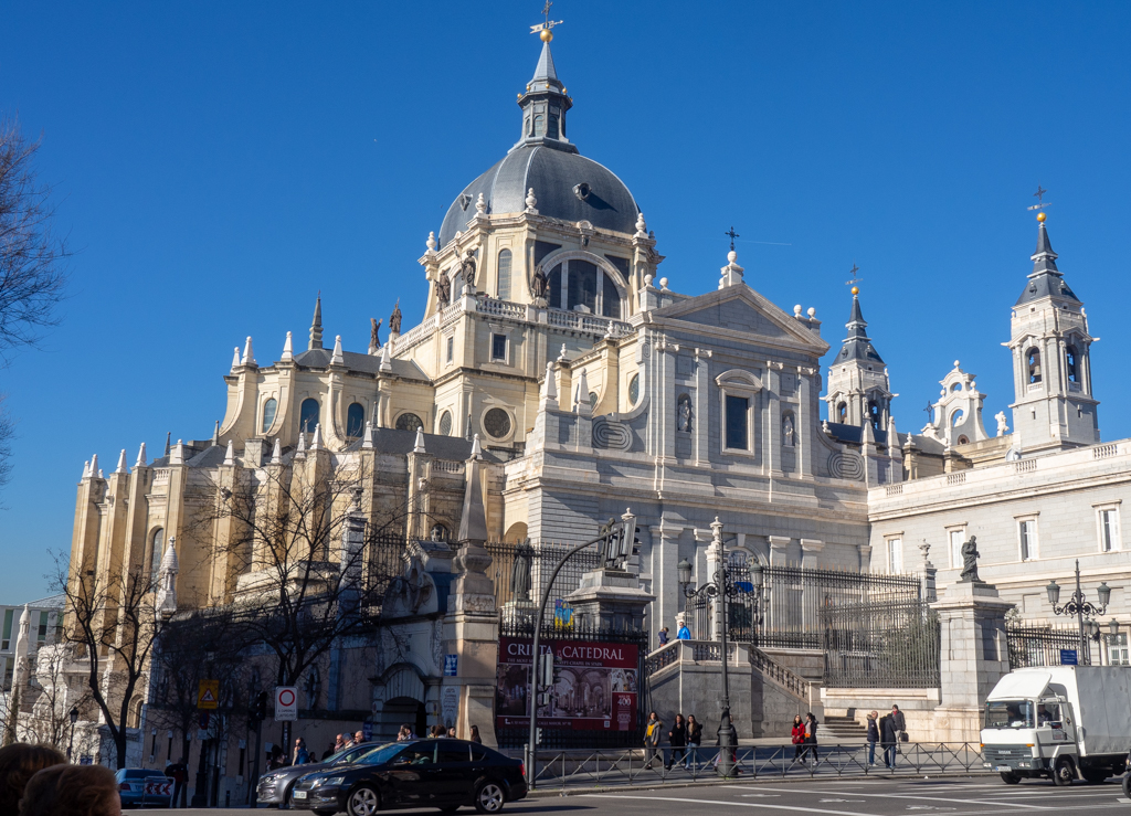 18 19 スペイン14 最終日のマドリード マヨール広場からアルムデナ大聖堂へ マドリード スペイン の旅行記 ブログ By Picotabiさん フォートラベル 18 19 スペイン14 最終日のマドリード マヨール広場からアルムデナ大聖堂へ マドリード スペイン の旅行記 ブログ By Picotabiさん フォートラベル