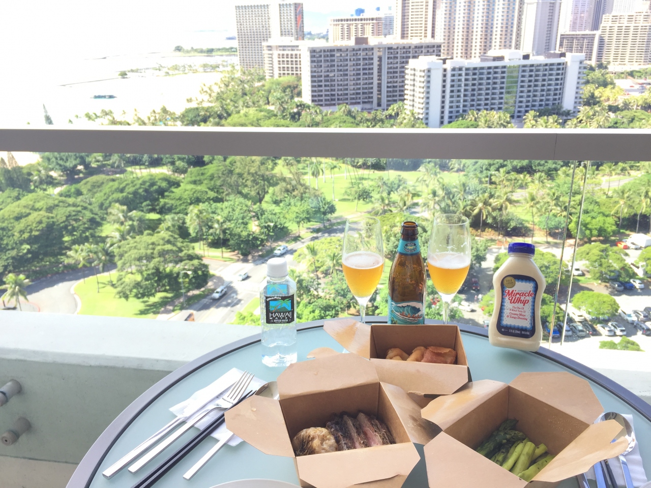 大人の初ハワイ ラナイでゆっくりくつろぐ旅 ポキとアサイーボウルで朝ごはん トランププールとワイキキビーチ ホノルル ハワイ の旅行記 ブログ By タヌチーノさん フォートラベル