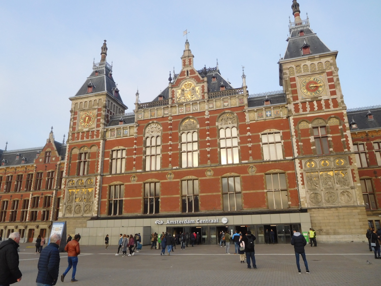 アムステルダム中央駅周辺を散策 1811 アムステルダム オランダ の旅行記 ブログ By Imochan555さん フォートラベル
