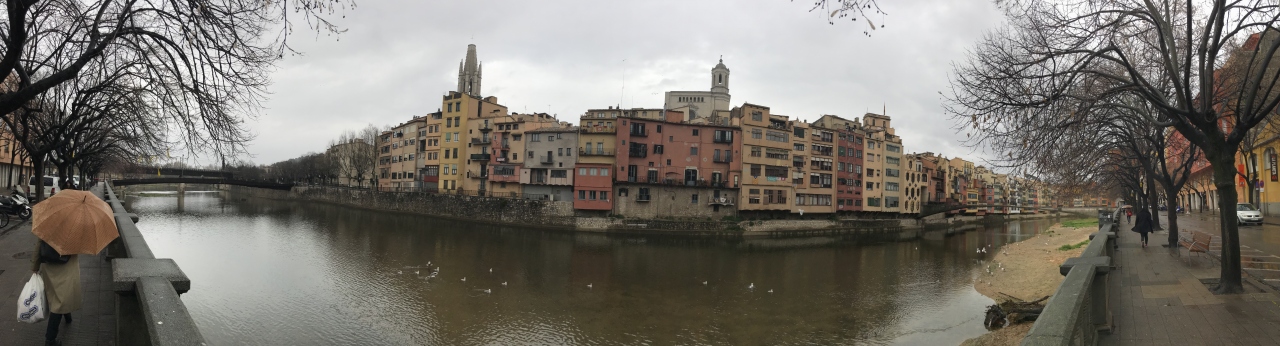 スペイン語学習仲間とバルセロナ自由旅行 6 １ 現地旅行社のミニバンによる ジローナとコスタブラバを巡る 一日ツアー ジローナ編 ジローナ スペイン の旅行記 ブログ By Tadashiさん フォートラベル