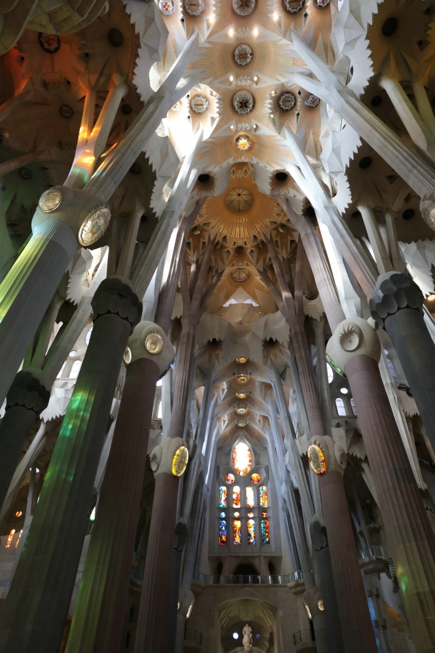 サグラダファミリア聖堂の内部その1 バルセロナ スペイン の旅行記 ブログ By Anasfcさん フォートラベル