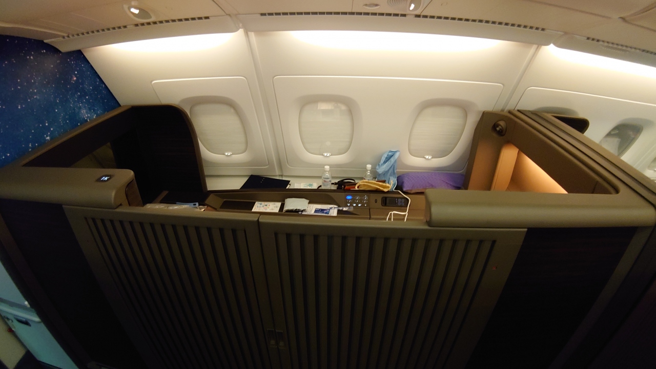 ａｎａエアバスａ３８０フライングホヌのファーストクラスに乗ってみました 速報ｎｈ１８４便機内設備編 オアフ島 ハワイ の旅行記 ブログ By フリートラベラーさん フォートラベル