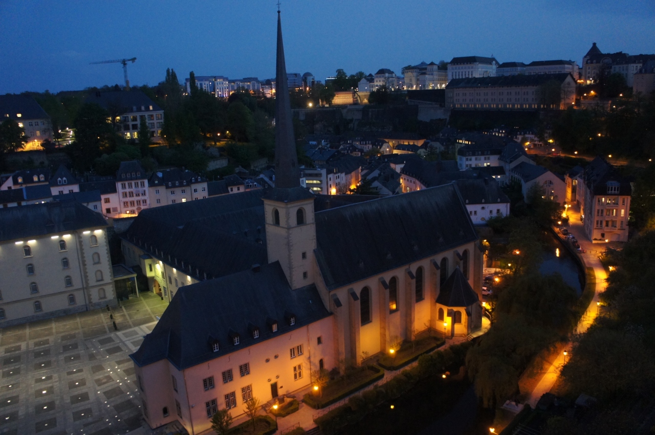 行き当たりばったりのヨーロッパの旅5 ルクセンブルグお散歩夜編 ルクセンブルク ルクセンブルク の旅行記 ブログ By Satoruさん フォートラベル 行き当たりばったりのヨーロッパの旅5 ルクセンブルグお散歩夜編 ルクセンブルク ルクセンブルク の旅行記 ブログ By Satoruさん フォートラベル