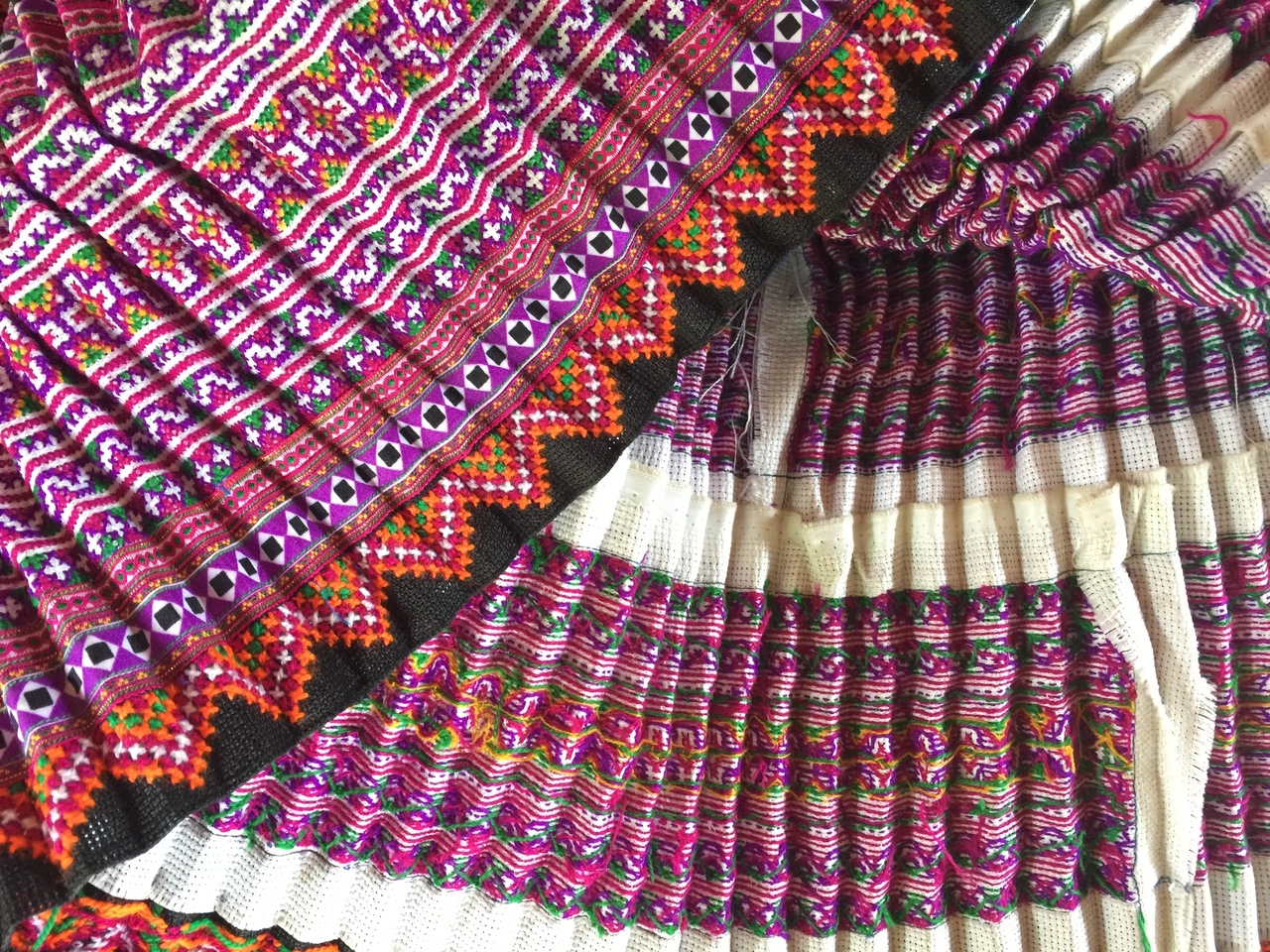 ベトナム 刺繍 少数民族 サパ