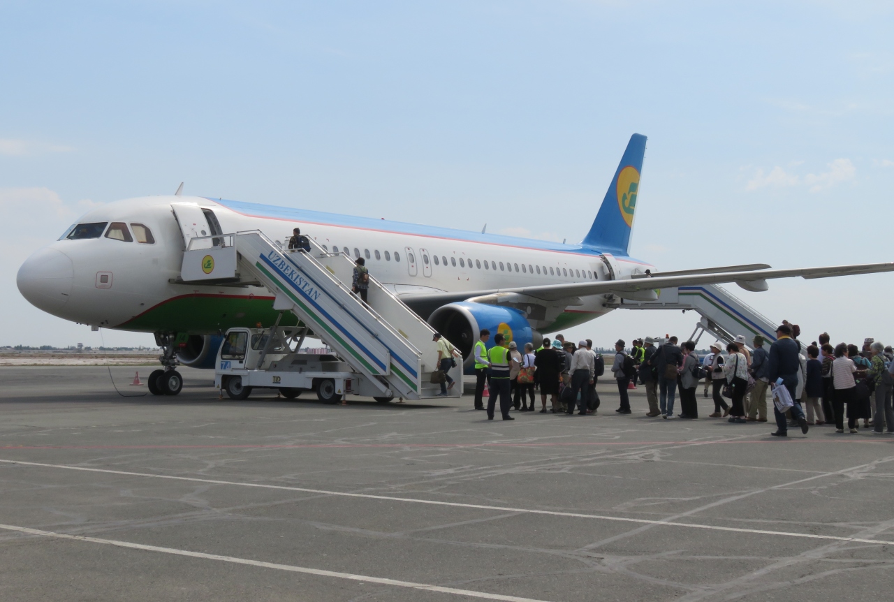 2019春、ウズベキスタン等の旅(49/52):4月29日(2):ウルゲンチ(9):ウルゲンチ国際空港、空路タシケントへ