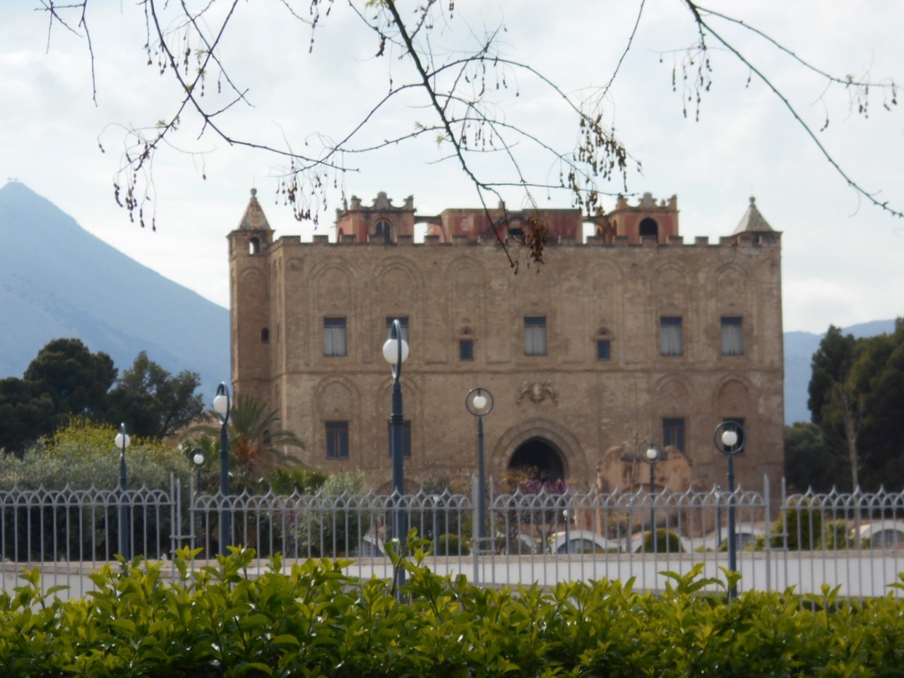 フェデリーコ2世紀行 6 パレルモ ジッザの少年 パレルモ イタリア の旅行記 ブログ By しにあの旅人さん フォートラベル フェデリーコ2世紀行 6 パレルモ ジッザの少年 パレルモ イタリア の旅行記 ブログ By しにあの旅人さん フォートラベル