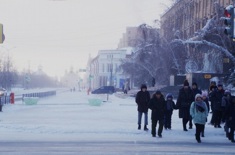 冬のシベリアへの旅7 世界一寒い都市ヤクーツクを歩く (Wandering in world's coldest city Yakutsk)