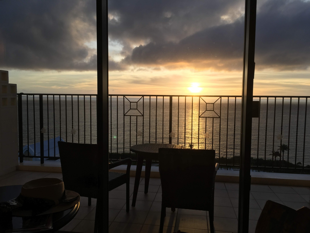那覇day1 モントレ沖縄宿泊 夕日と沖縄料理 那覇 沖縄県 の旅行記 ブログ By Lalalalucyさん フォートラベル 那覇day1 モントレ沖縄宿泊 夕日と沖縄料理 那覇 沖縄県 の旅行記 ブログ By Lalalalucyさん フォートラベル