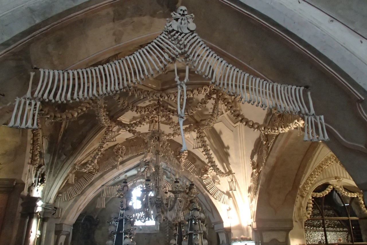 19年東ヨーロッパの旅 Vol 8 クトナー ホラ 聖母マリア大聖堂 墓地教会 納骨礼拝堂 クトナー ホラ チェコ の旅行記 ブログ By ジンさん フォートラベル