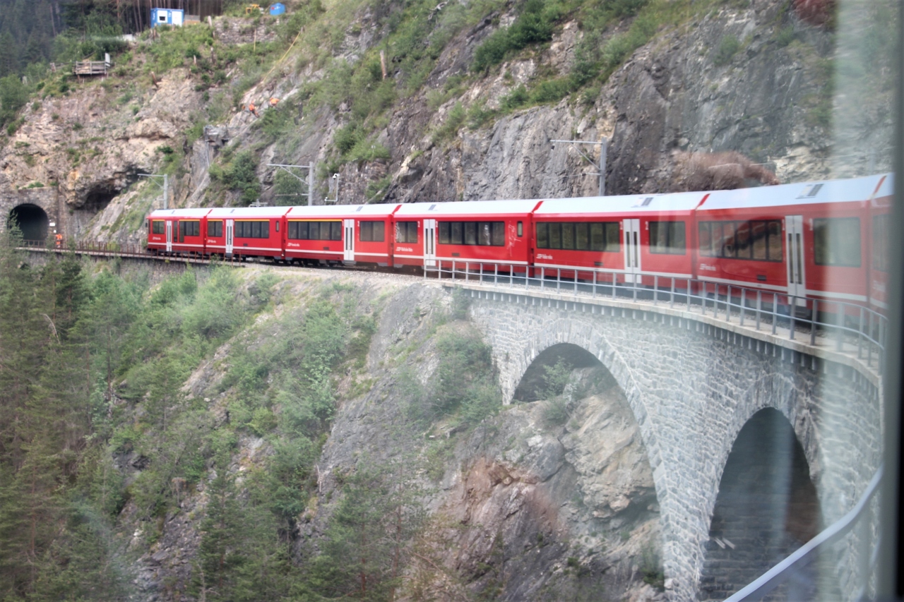 アルプス５大名峰と絶景列車の旅 5 憧れの氷河特急に乗りました 氷河急行 スイス の旅行記 ブログ By ポポポさん フォートラベル