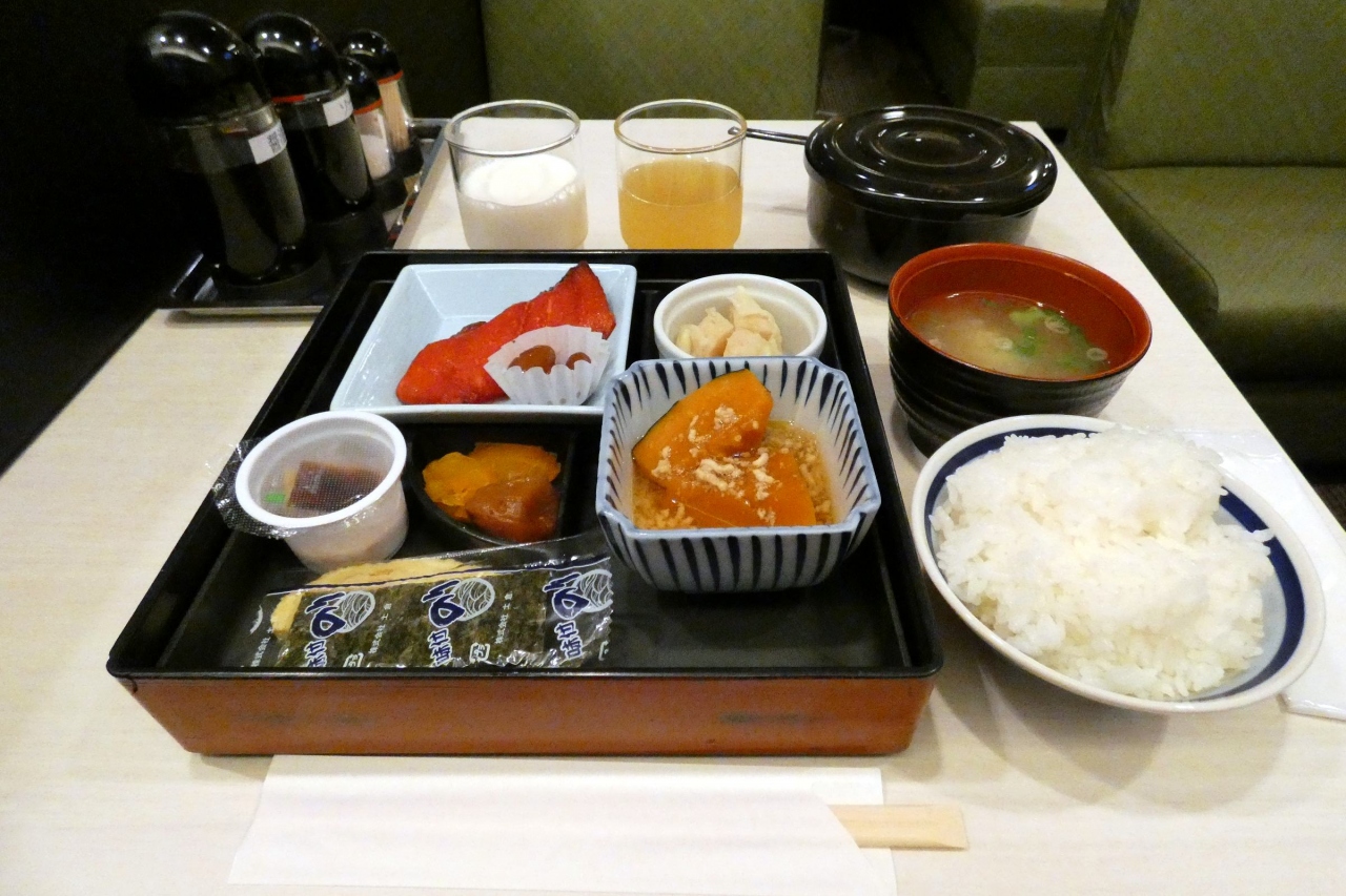 ２２ 初夏の北海道4泊 旭川サンホテル レストラン樹林の朝食 ラベンダー号で旭川空港へ移動 雪が残った大雪山系 旭川 北海道 の旅行記 ブログ By ミシマさん フォートラベル