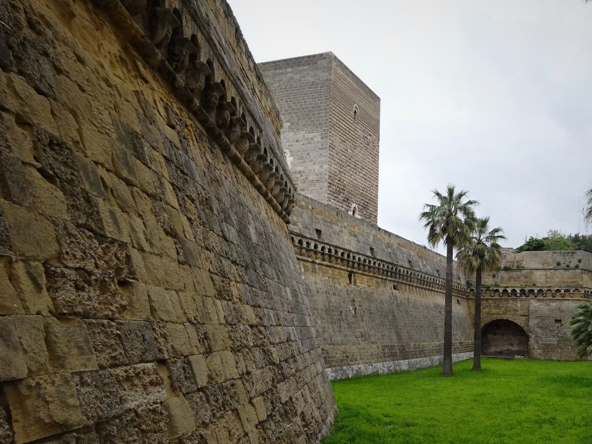 フェデリーコ2世紀行 11 バーリ されど残影 バーリ イタリア の旅行記 ブログ By しにあの旅人さん フォートラベル フェデリーコ2世紀行 11 バーリ されど残影 バーリ イタリア の旅行記 ブログ By しにあの旅人さん フォートラベル