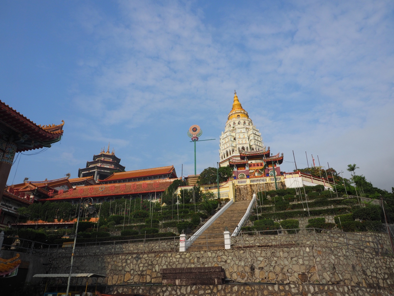 19夏旅 マレーシア最終日 東南アジア最大の仏教寺院 極楽寺はまるでテーマパーク ペナン島 マレーシア の旅行記 ブログ By ぬいぬいさん フォートラベル