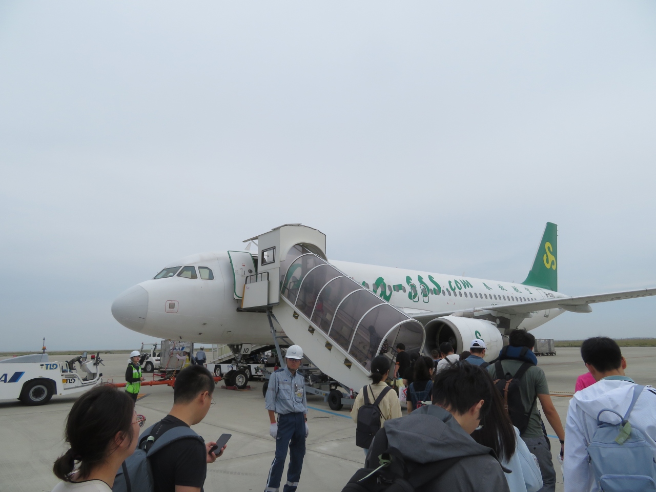 日本人乗客はたった1人の春秋航空 3分も早く鄭州新鄭国際机場に到着した♪2019年10月中国 鄭州・洛陽・開封・許昌7泊8日(個人旅行)1