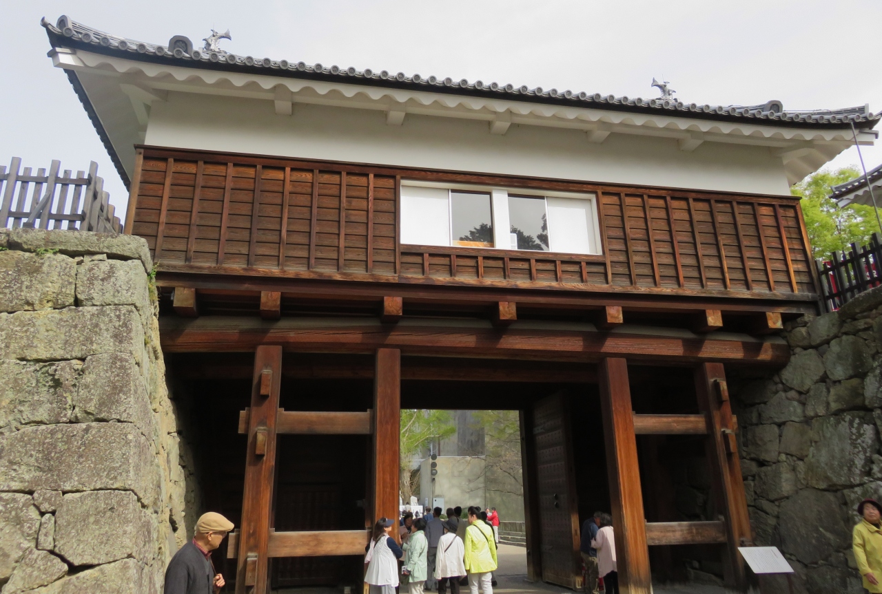 18春 長野の百名城巡り 8 25 4月16日 8 上田城 1 東虎口櫓門 鏡石 井戸跡 伊勢神宮遥拝所 上田 長野県 の旅行記 ブログ By 旅人のくまさんさん フォートラベル 18春 長野の百名城巡り 8 25 4月16日 8 上田城 1 東虎口櫓門 鏡石 井戸跡 伊勢神宮遥拝所 上田 長野県 の旅行記 ブログ By 旅人のくまさんさん フォートラベル