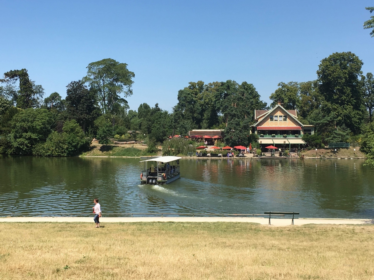 ２０１９夫婦パリ旅行 ブローニュの森散策 湖畔に浮かぶおしゃれレストランでランチ パリ フランス の旅行記 ブログ By Emiさん フォートラベル