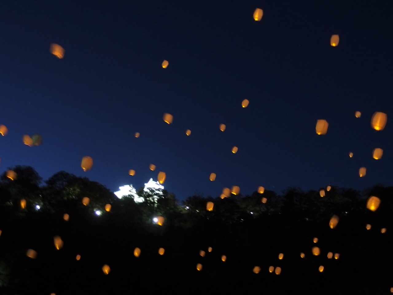 紅葉の越前大野城ライトアップとスカイランタン スカイランタンに感動 大野 福井県 の旅行記 ブログ By みちるさん フォートラベル 紅葉の越前大野城ライトアップとスカイランタン スカイランタンに感動 大野 福井県 の旅行記 ブログ By みちるさん フォートラベル