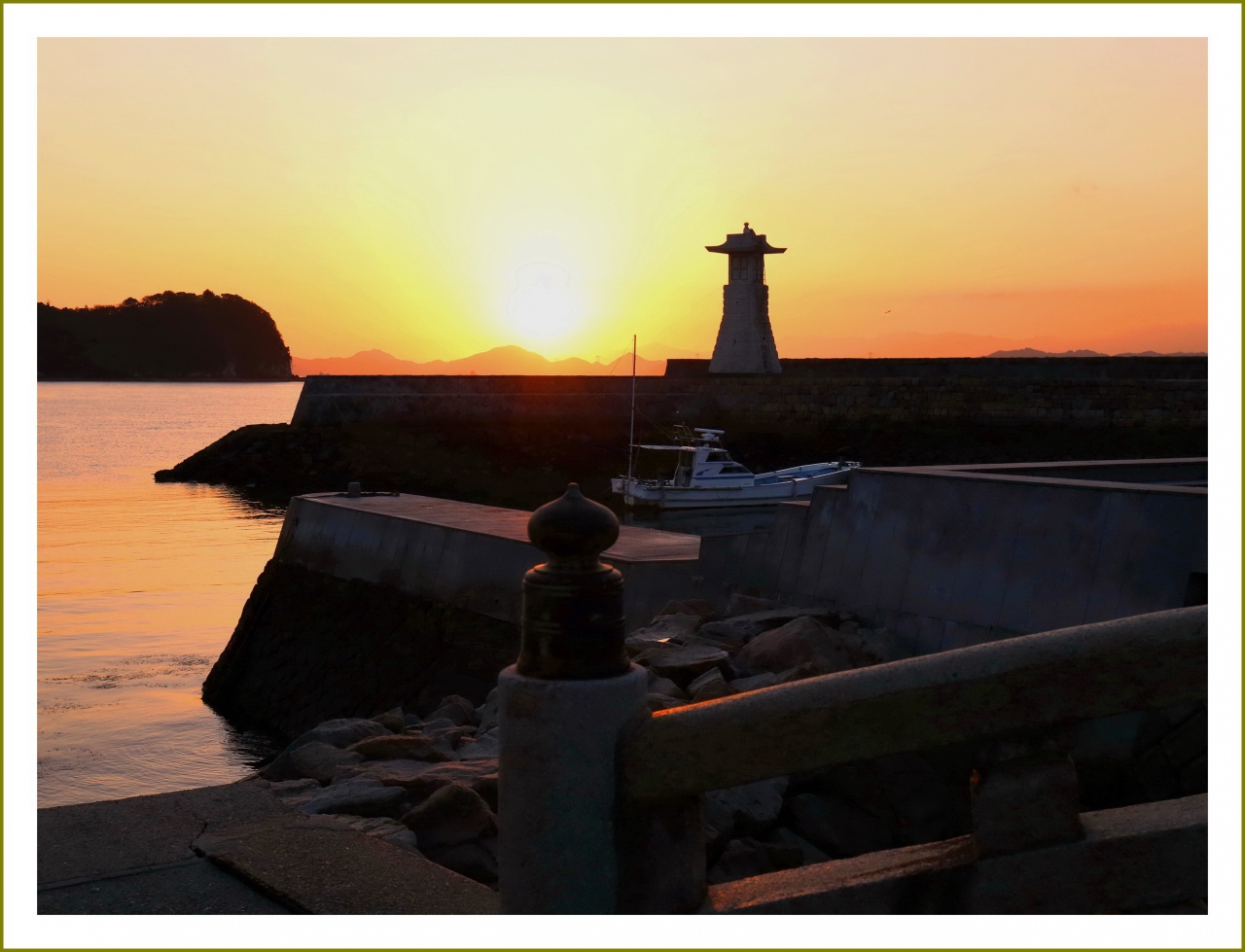 Solitary Journey 05 朝日や夕日が赤いのは訳があります 御手洗 石の高燈籠 歴史の見える丘公園展望台から 広島県豊町 大崎下島 豊島 下蒲刈島 広島県 の旅行記 ブログ By Mechagodzilla 703さん フォートラベル