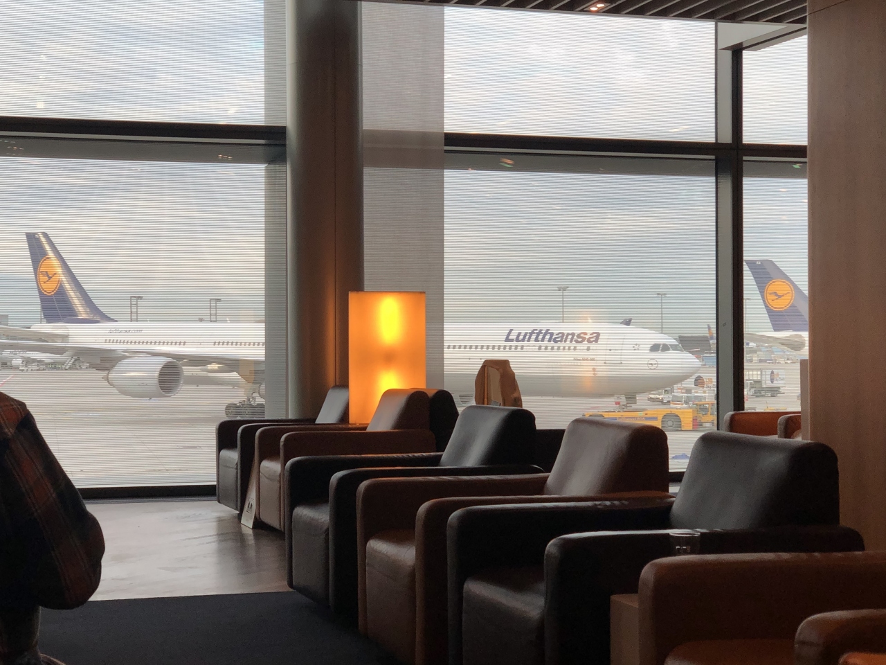 LOTポーランド航空 FRA/WAW/MSQエコノミークラス搭乗記とラウンジ
