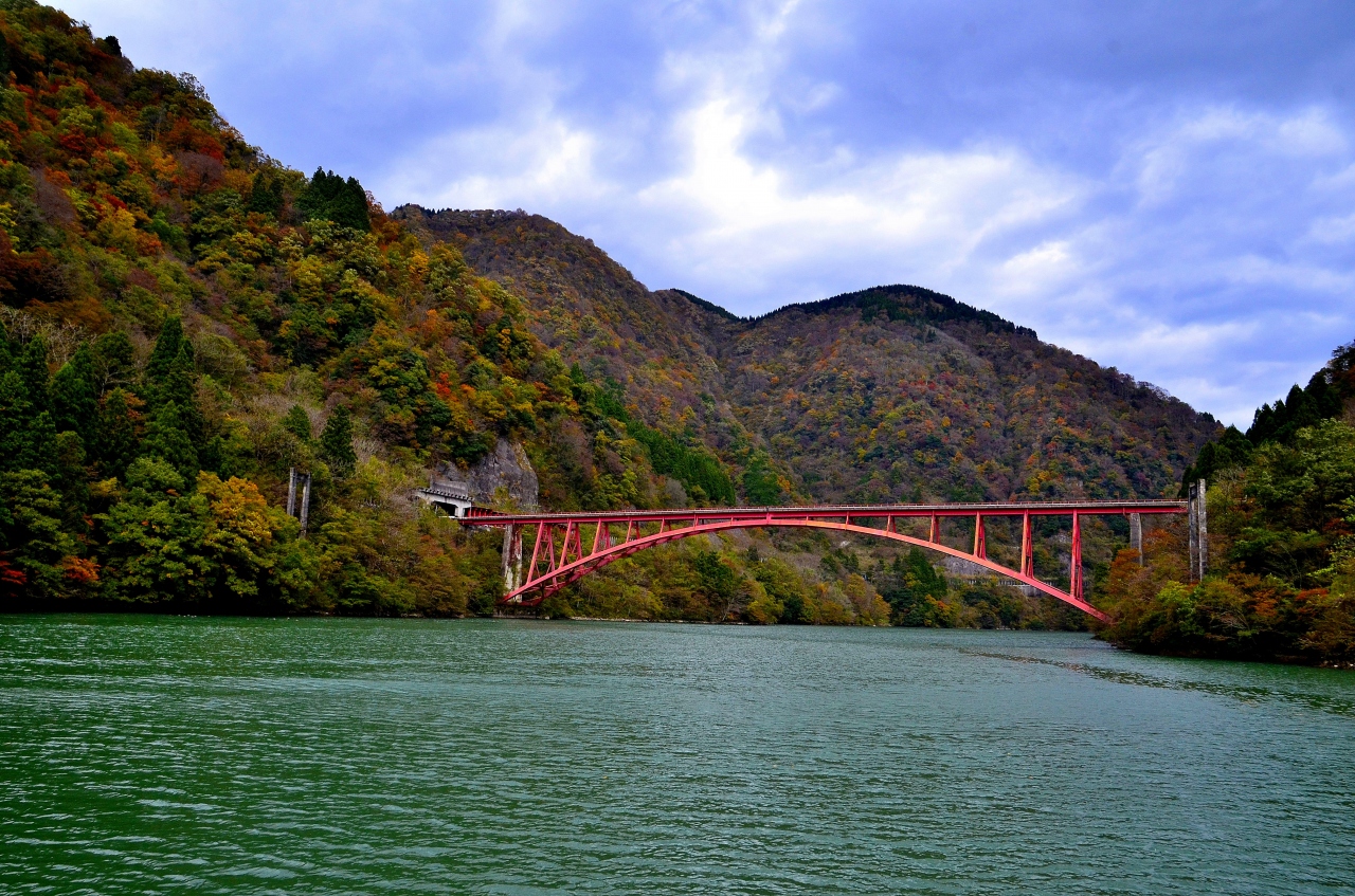 情緒纏綿 越中富山紀行 庄川峡観光遊覧船 庄川温泉郷 富山県 の旅行記 ブログ By Montsaintmichelさん フォートラベル 情緒纏綿 越中富山紀行 庄川峡観光遊覧船 庄川温泉郷 富山県 の旅行記 ブログ By Montsaintmichelさん フォートラベル