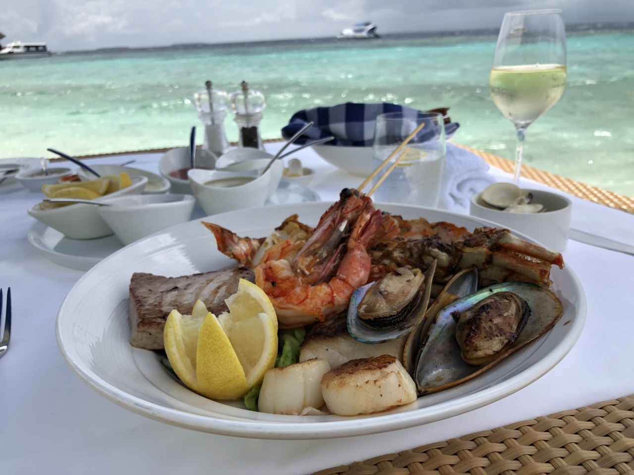 モルディブ19 夢のような7日間 4日目 Seabob Lagoon Lunch バア環礁 モルディブ の旅行記 ブログ By Mylvさん フォートラベル