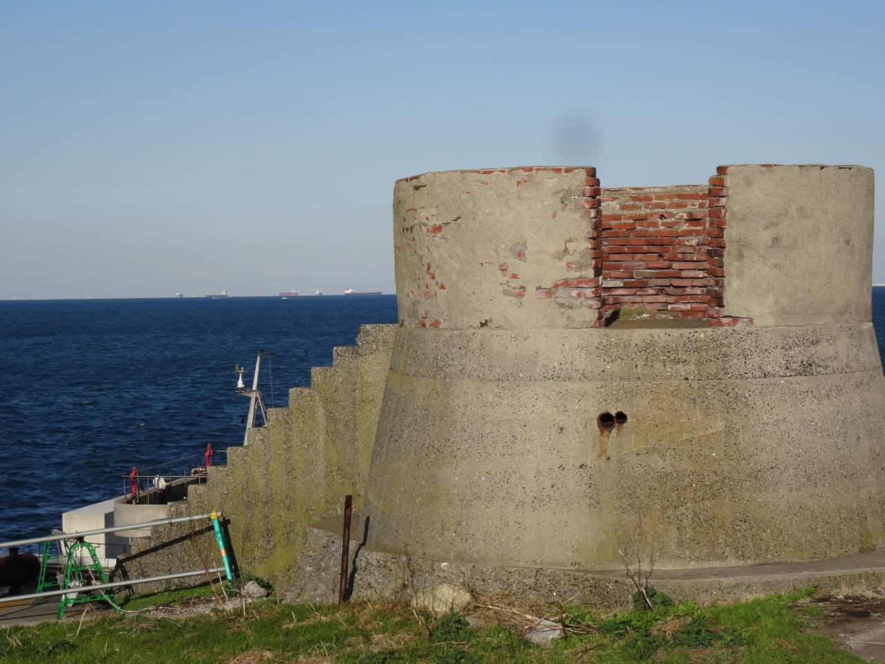 東京湾に浮かぶ誰も知らない軍事遺産 第二海堡へ その4 国家機密は撮影禁止です 富津 千葉県 の旅行記 ブログ By 行き当たりばったりさん フォートラベル 東京湾に浮かぶ誰も知らない軍事遺産 第二海堡へ その4 国家機密は撮影禁止です 富津 千葉県 の旅行記 ブログ By 行き当たりばったりさん フォートラベル