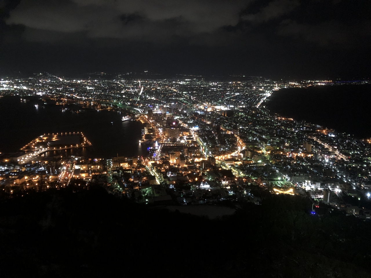 19年12月 函館1日目 函館山はツアーでは雪で真っ白だったので 3時間後にリベンジしたら綺麗な夜景が見れました 函館 北海道 の旅行記 ブログ By まっちゃん東京さん フォートラベル