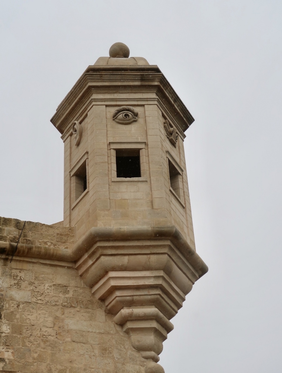 大雨 マルタ 1日目 眠い スリーマ マルタ の旅行記 ブログ By ねっこさん フォートラベル