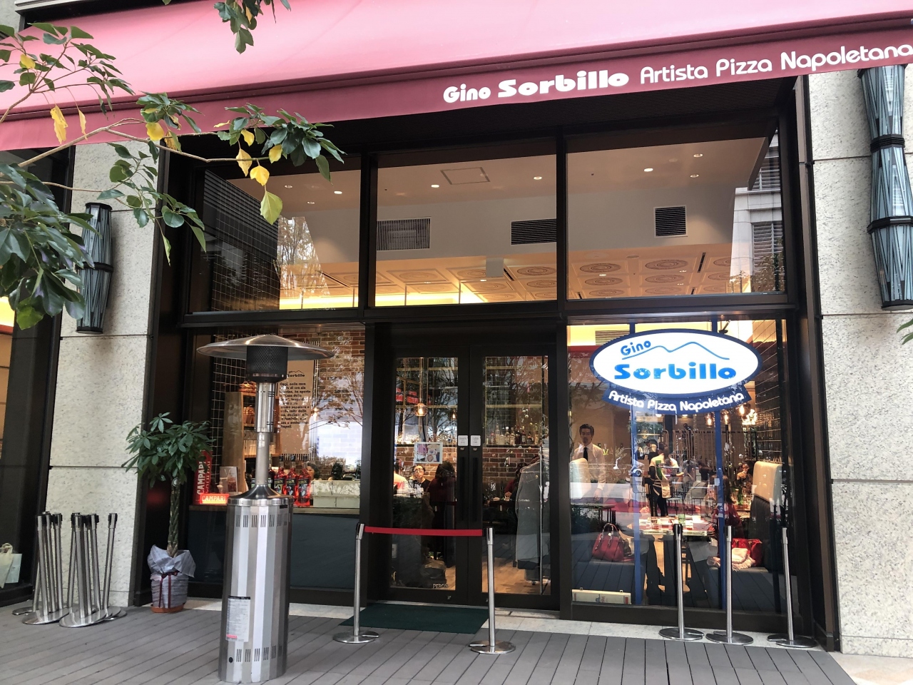 日本橋発のピザ専門店 ジーノ ソルビッロ 日本橋店 行列嫌いのイタリア人が2時間待ってでも食べるナポリピザをコレド室町テラスで堪能 日本橋 東京 の旅行記 ブログ By Antonioさん フォートラベル