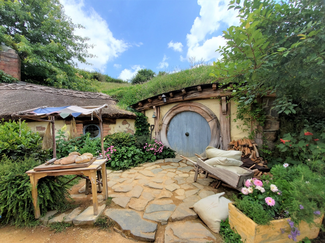 初夏の花でいっぱい のニュージーランドへ Vol 5 Hobbiton Movie Set ホビット村 ツアー その他の観光地 ニュージーランド の旅行記 ブログ By Yokoさん フォートラベル