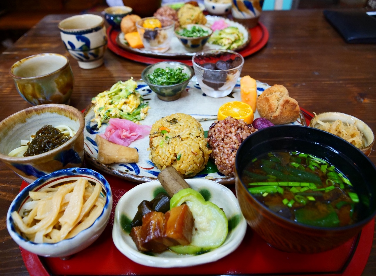 沖縄旅 笑味の店 で笑顔になれるランチをいただく 注文は まかちくみそーれ 国頭 大宜味 沖縄県 の旅行記 ブログ By Moeさん フォートラベル