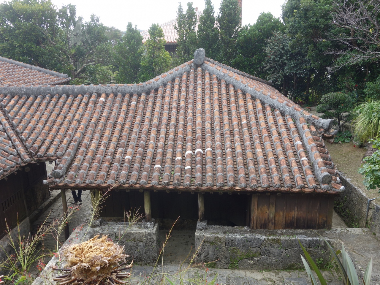 沖縄 3 2 中村家住宅をみる 裕福な農家だったようです 玄関がないのに気がつきました 宜野湾 北谷 中城 沖縄県 の旅行記 ブログ By Nomonomoさん フォートラベル