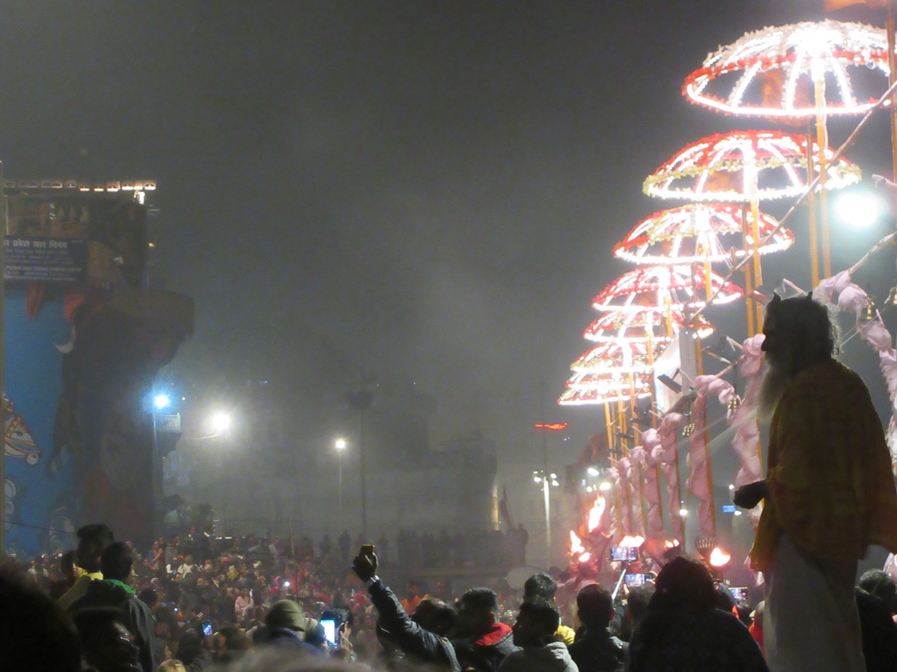 タージマハルへ行く旅 Vol 3 沐浴と祈りの街ワーラーナーシー ガンジス河に祈りを捧げる儀式 インド バナーラス バラナシ インド の旅行記 ブログ By 薔薇の咲く庭さん フォートラベル タージマハルへ行く旅 Vol 3 沐浴と祈りの街ワーラーナーシー ガンジス河に祈りを捧げる儀式 インド バナーラス バラナシ インド の旅行記 ブログ By 薔薇の咲く庭さん フォートラベル