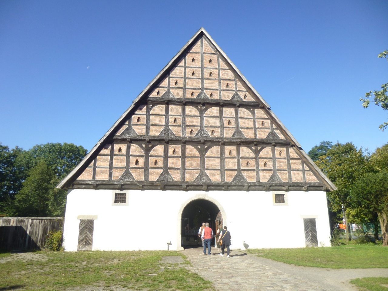 19年ドイツのメルヘン街道と木組み建築街道の旅 クロッペンブルク博物館村に見事な大農家がある ニーダーザクセン州 ドイツ の旅行記 ブログ By Jijidarumaさん フォートラベル