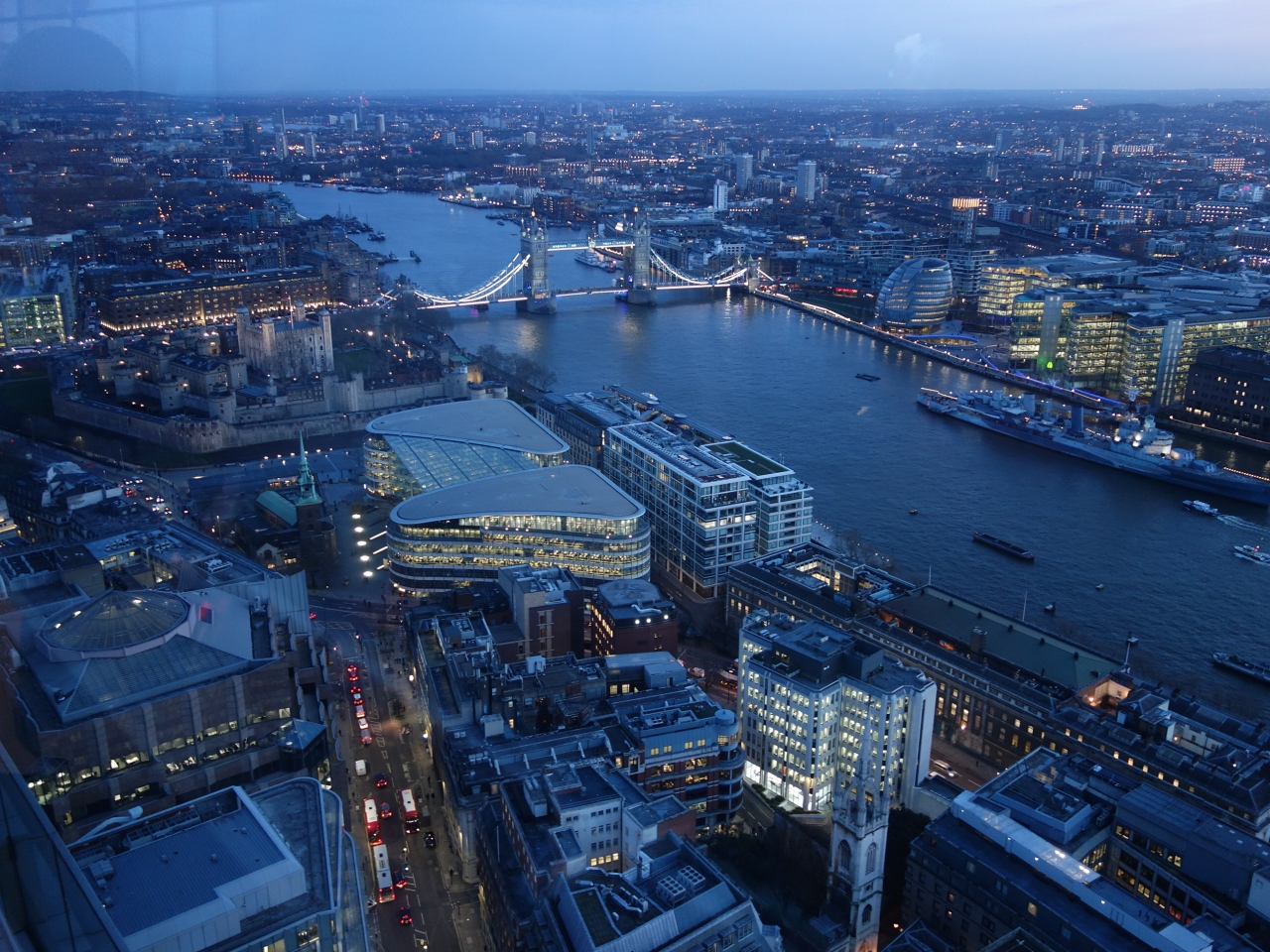 London 1 9 Sky Garden で夕日を見る そして ライトアップのはじまるロンドンを見下す ロンドン イギリス の旅行記 ブログ By Nomonomoさん フォートラベル