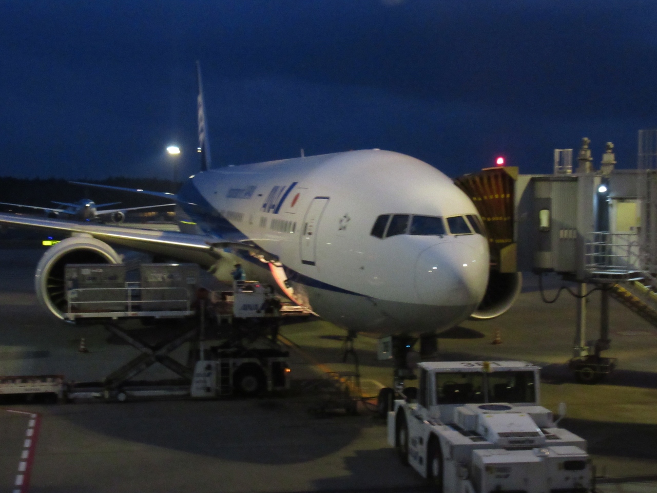 大阪での仕事のため 成田 伊丹のana2179便に搭乗しました 伊丹空港 豊中 大阪 の旅行記 ブログ By 東京よしよしさん フォートラベル