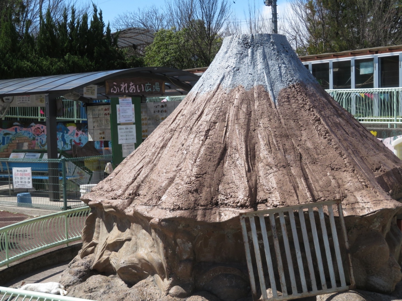 車デビュー敢行 甲府市遊亀公園附属動物園 前編 桜開花の公園内と雪富士が美しかったレトロな動物園 偶然見つけた里の駅で山梨土産を大人買い 甲府 山梨県 の旅行記 ブログ By まみさん フォートラベル 車デビュー敢行 甲府市遊亀公園附属動物園 前編 桜開花の公園内と雪富士が美しかったレトロな動物園 偶然見つけた里の駅で山梨土産を大人買い 甲府 山梨県 の旅行記 ブログ By まみさん フォートラベル