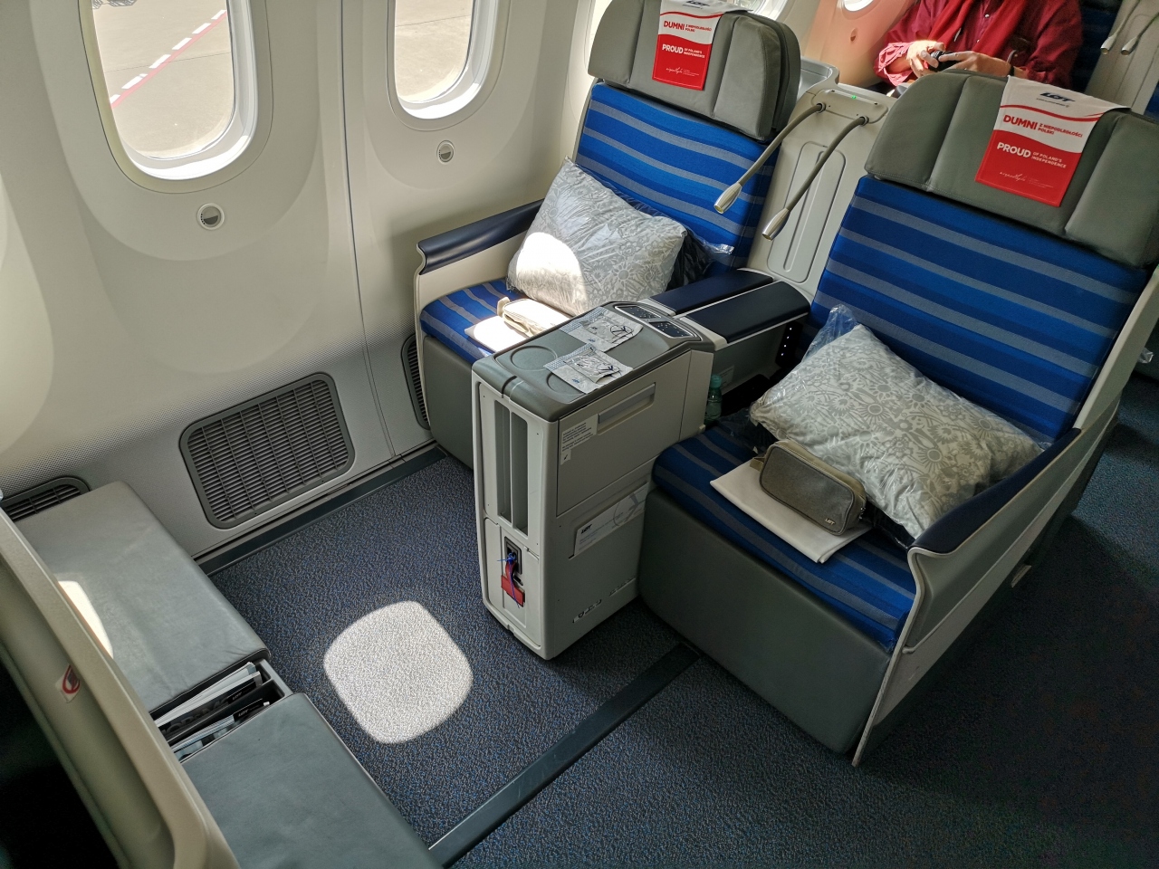 Lotポーランド航空 ビジネスクラス搭乗記 成田 ワルシャワ アムステルダム 19 4 セミリタイア旅行 ヨーロッパ 北アフリカ アムステルダム オランダ の旅行記 ブログ By Megさん フォートラベル
